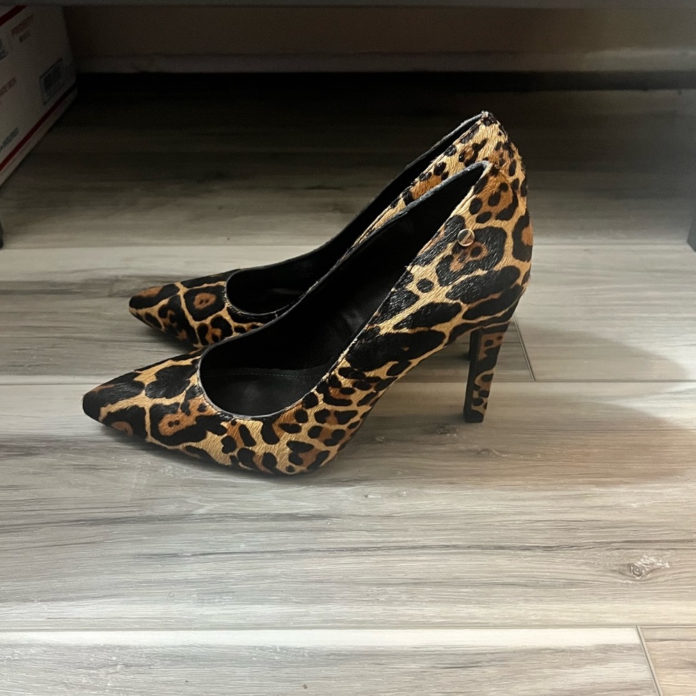 BRAND NEW CALVIN KLEIN LEOPARD CALF HAIR PUMPS